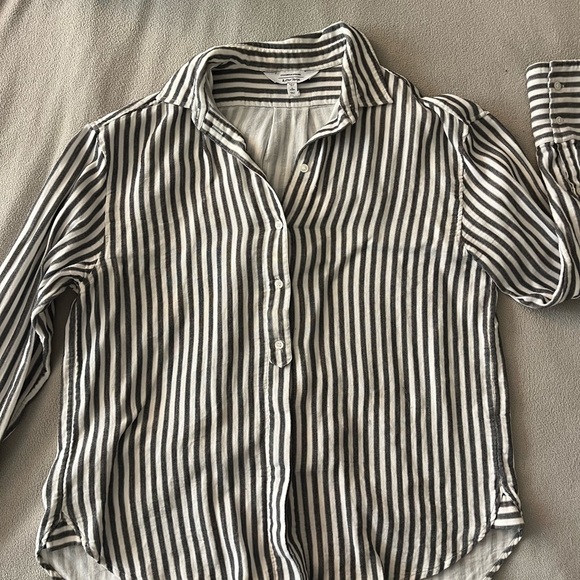 Grey and white button down shirt - Picture 2 of 3